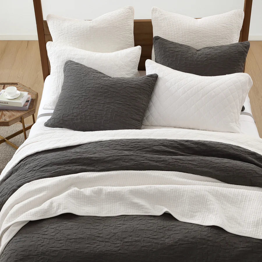 Matelassé Comforter Set - King - Charcoal